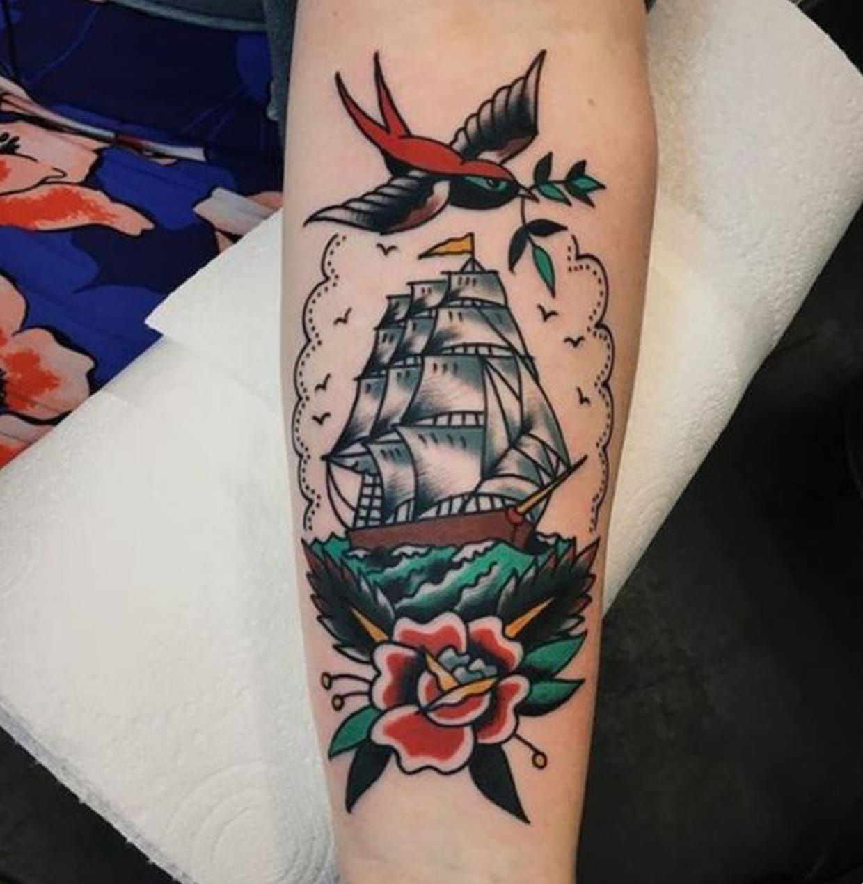 Tatouage Old School Femme Bras Le bateau old school