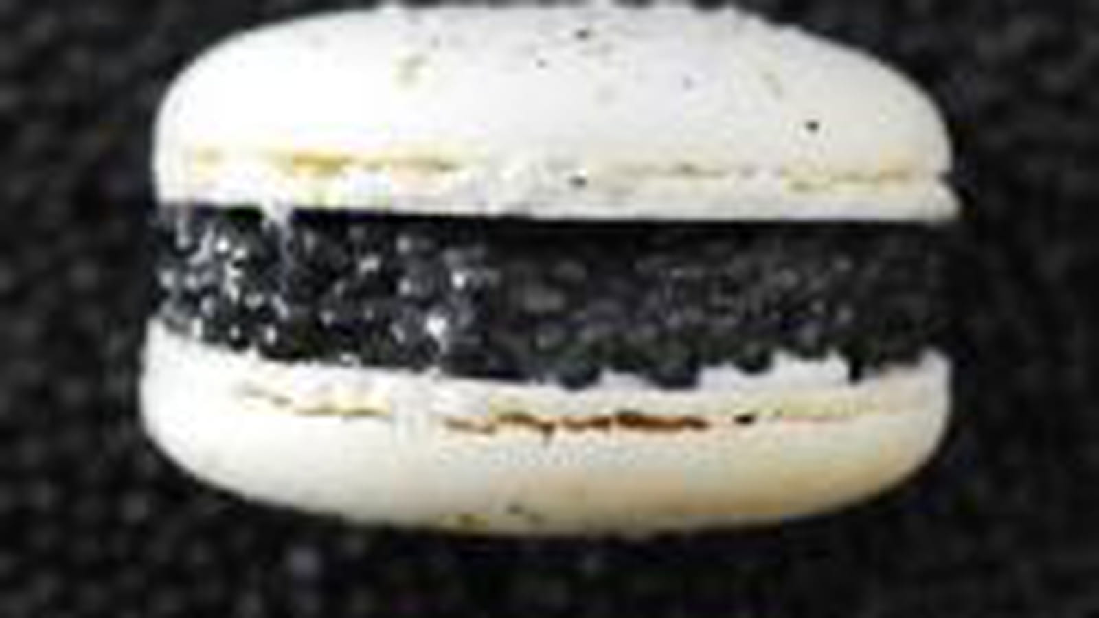 Macaron caviar de Prunier