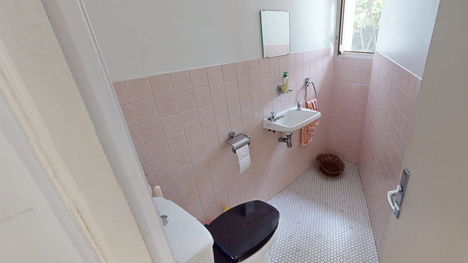 Cabinet de toilettes avant