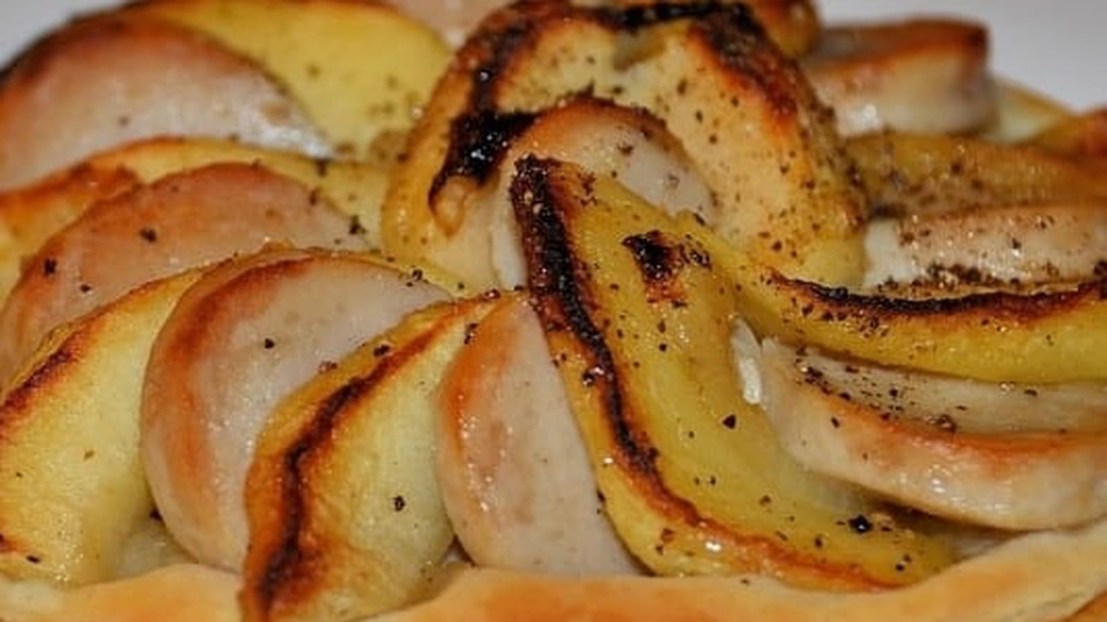 Tartelette fine aux pommes et boudin blanc