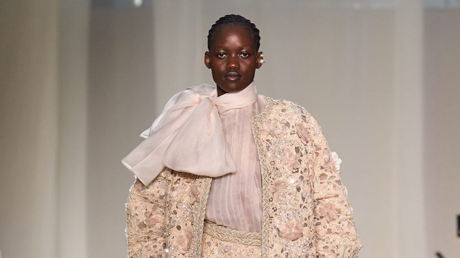 Look 16