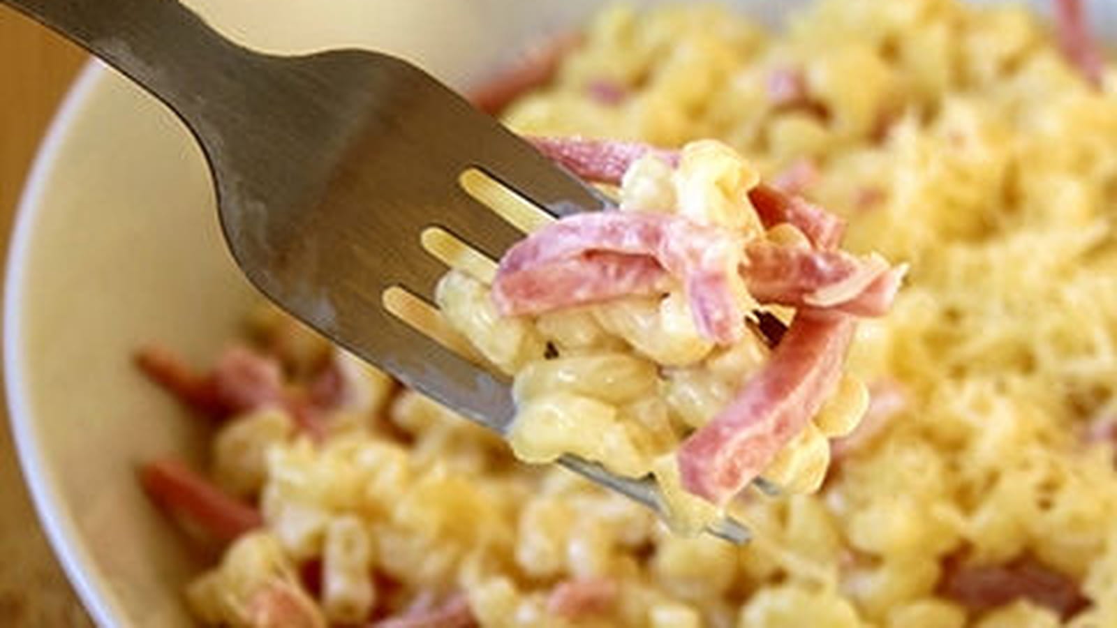 Coquillettes à la vache qui rit et jambon
