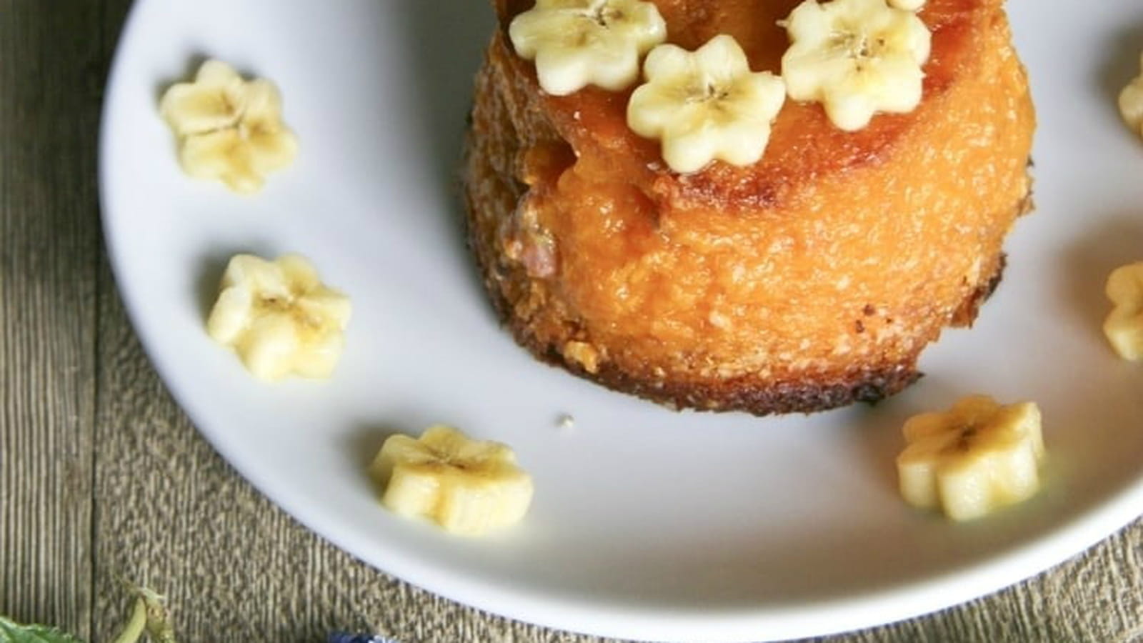 Gâteau végétalien à la patate douce et à la banane