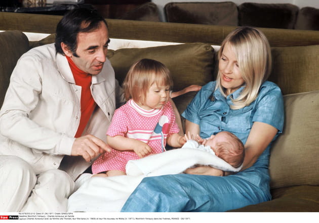 Tendre moment en famille en 1971