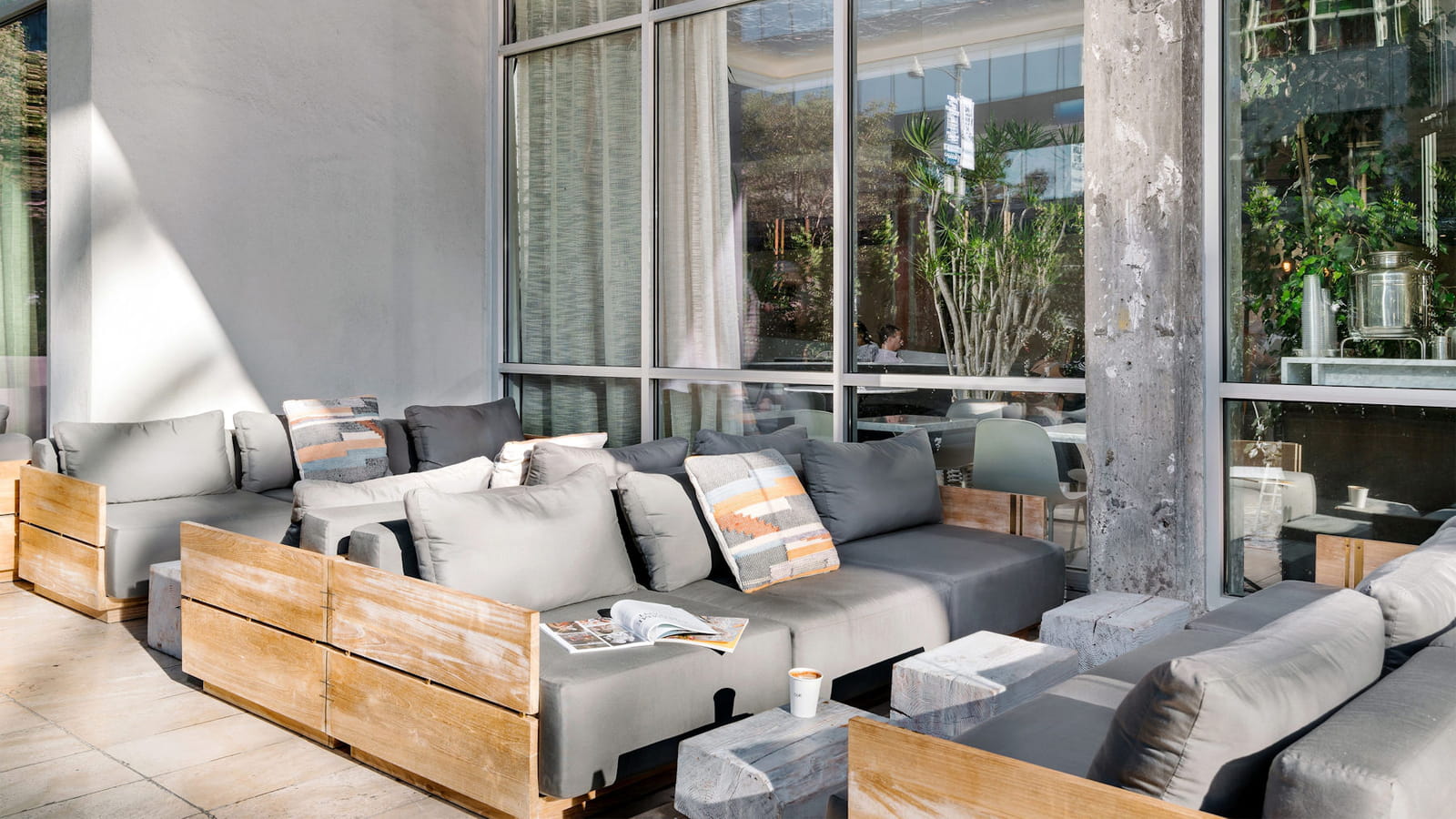Salon de jardin brut