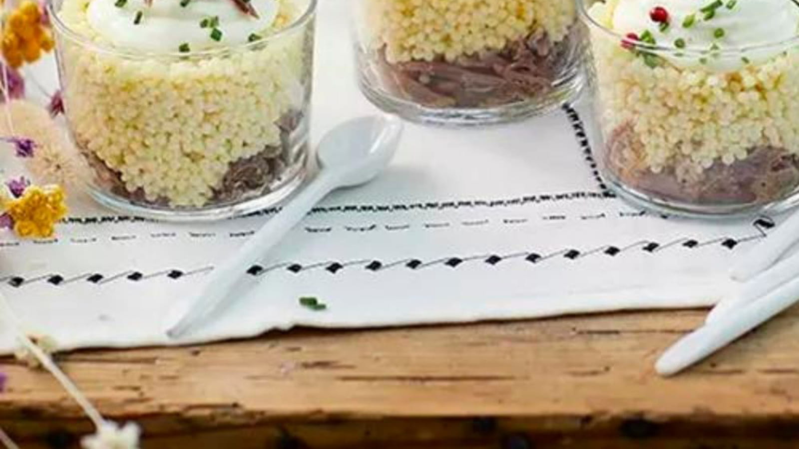 Verrine de confit de canard, perles et tomme de montagne à la truffe