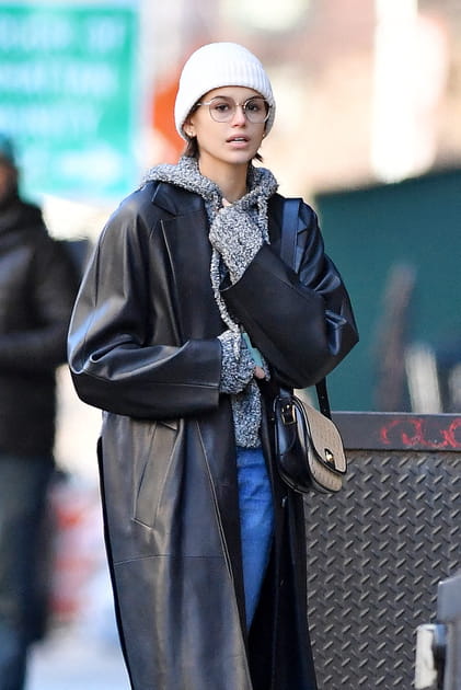 Kaia Gerber en trench en cuir