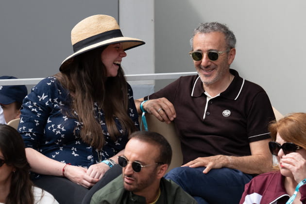 Élie Semoun vu avec sa jeune chérie enceinte, Aude Fraineau, à Roland-Garros
