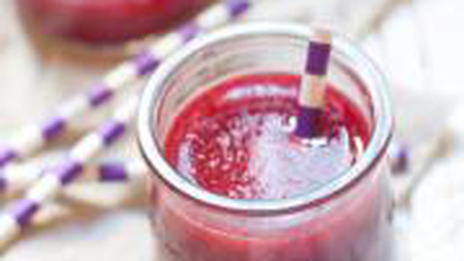 Jus rouge à la betterave, pomme, orange, pamplemousse