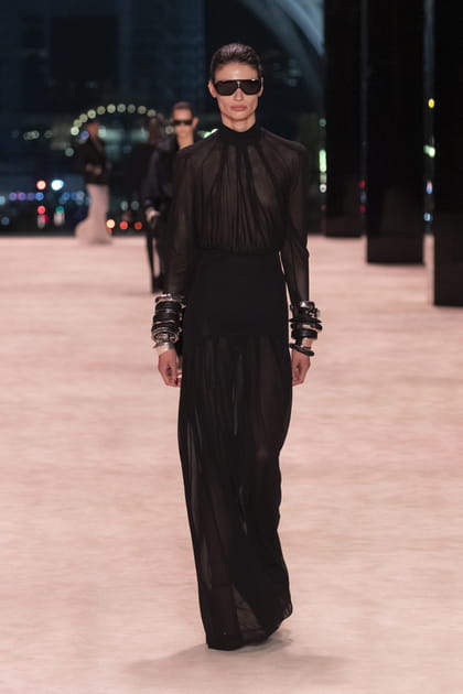 Look 16&nbsp;du d&eacute;fil&eacute; Saint Laurent