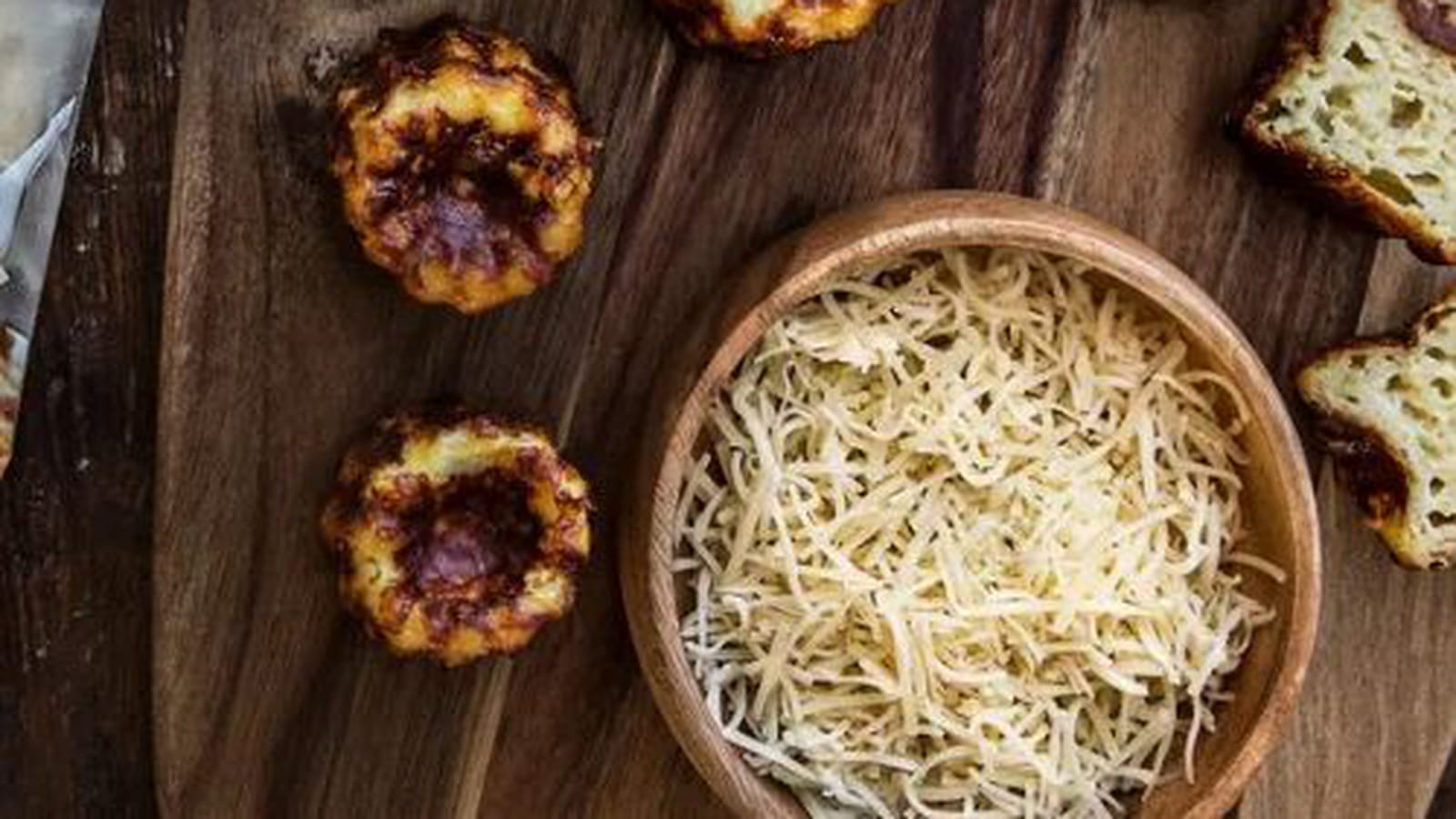 Cannelés salés au Comté AOP râpé Entremont