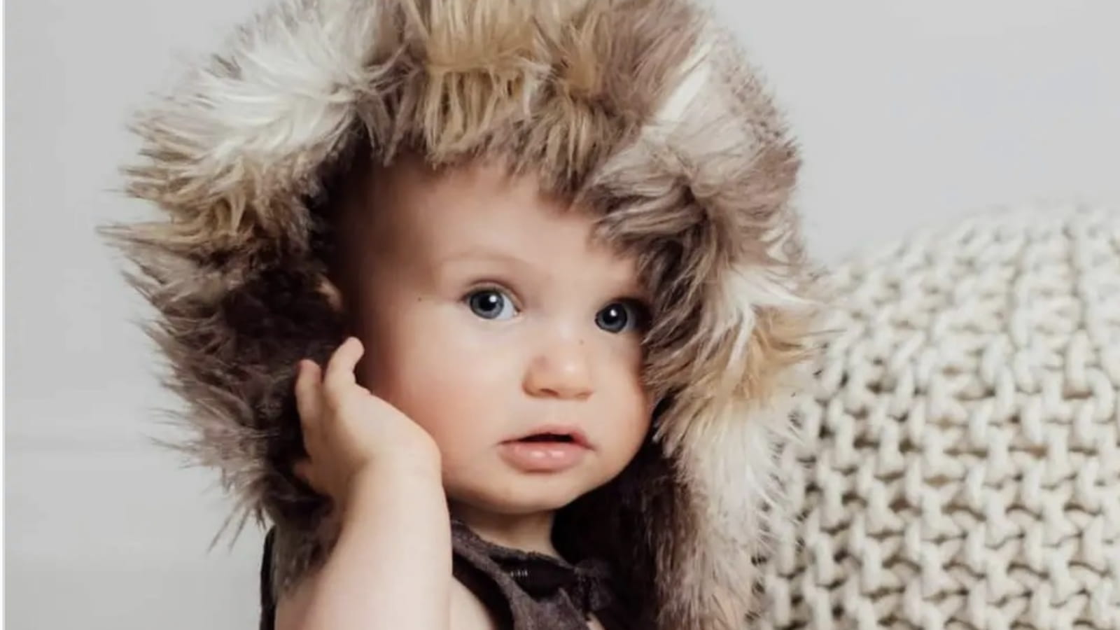 Bébé mignon et stylé