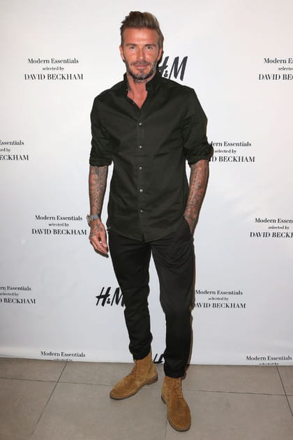 David Beckham en chemise noire et jean cintré