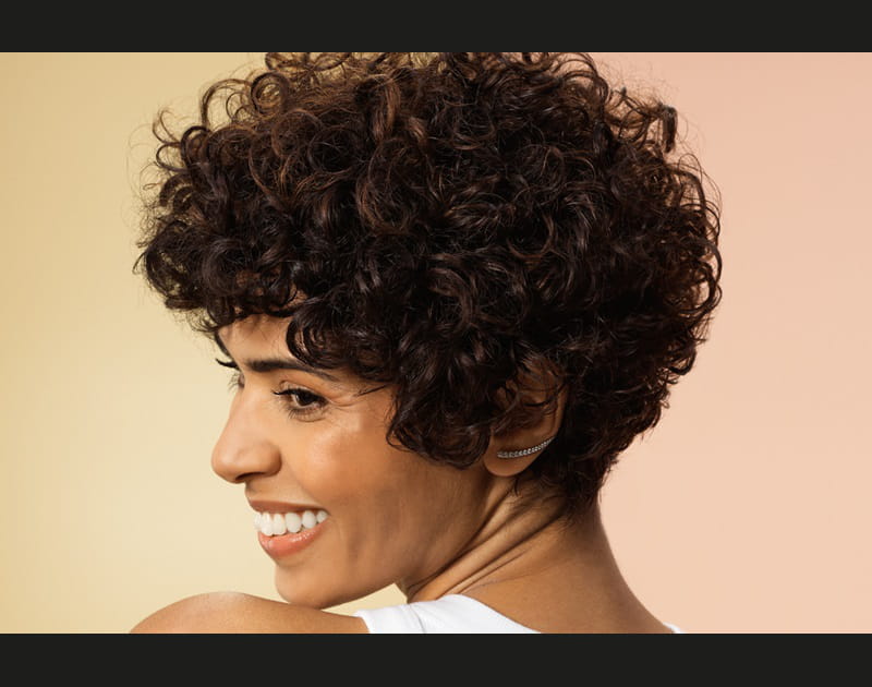 La coupe courte boucl&eacute;e