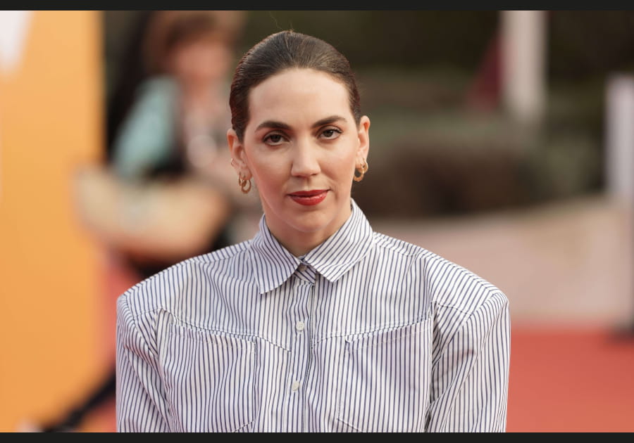 La coiffure impeccable de Gina Gammell