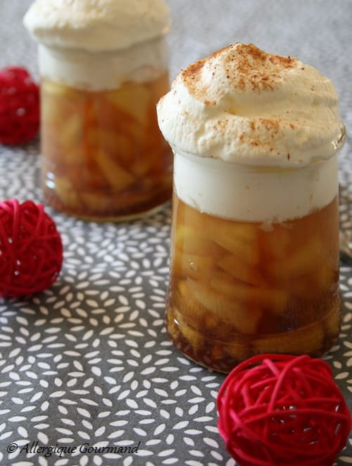 Verrines de pommes caramélisées, infusion verveine et sa chantilly coco sans gluten, lait, oeufs