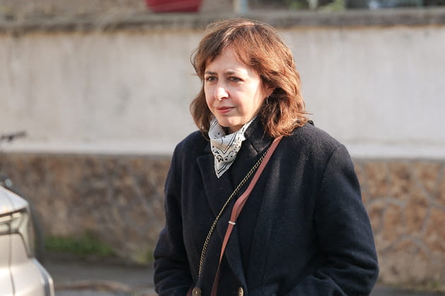 Val&eacute;rie Bonneton, tr&egrave;s marqu&eacute;e par la perte de Bruno Salomone, rep&eacute;r&eacute;e aux obs&egrave;ques