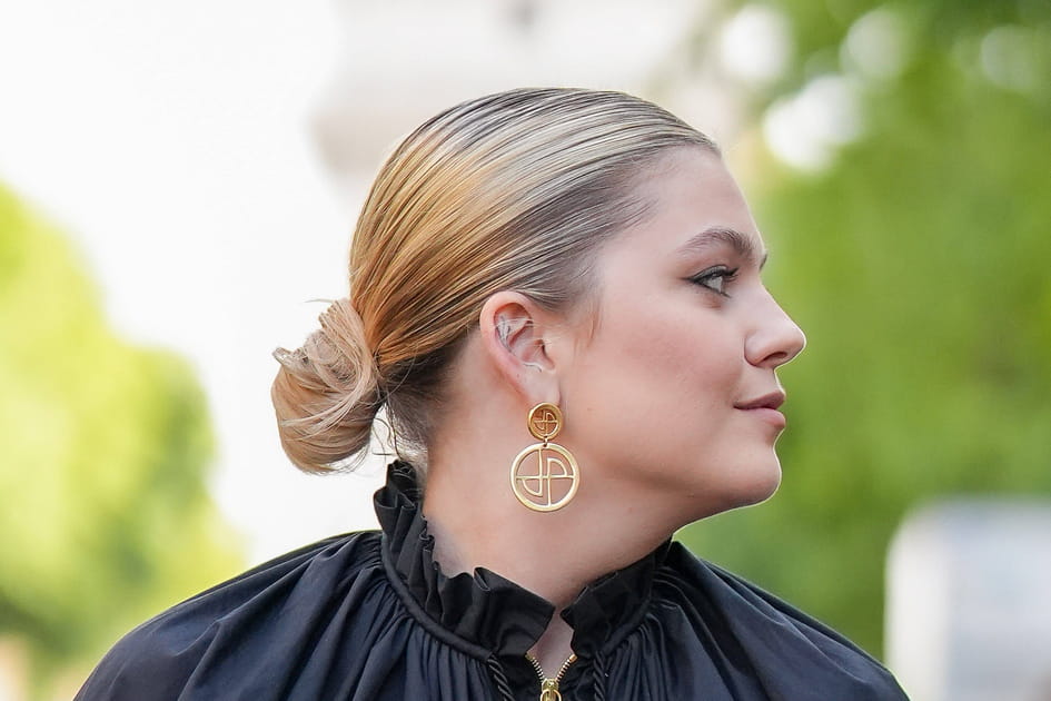 Le chignon bas de Louane