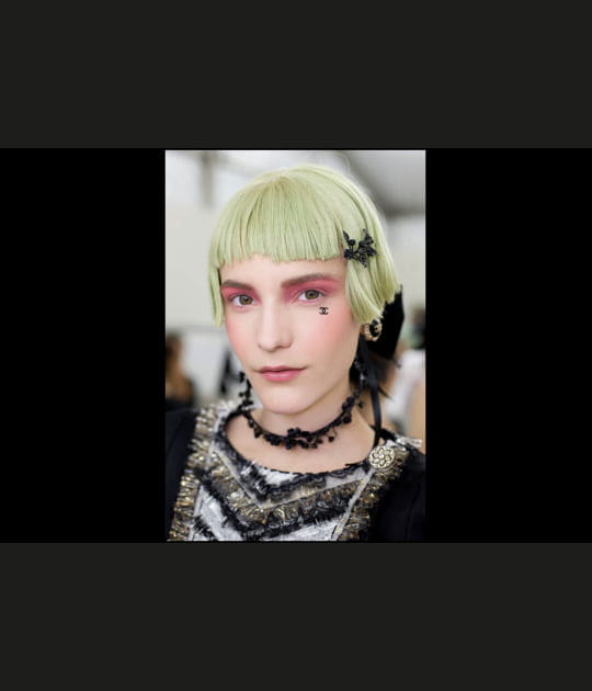 Des l&egrave;vres discr&egrave;tes