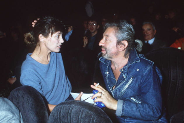 Serge Gainsbourg re&ccedil;oit le disque de Platine.