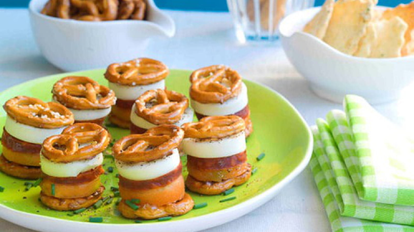Sandwichs de bretzels, chorizo, melon et mozzarella