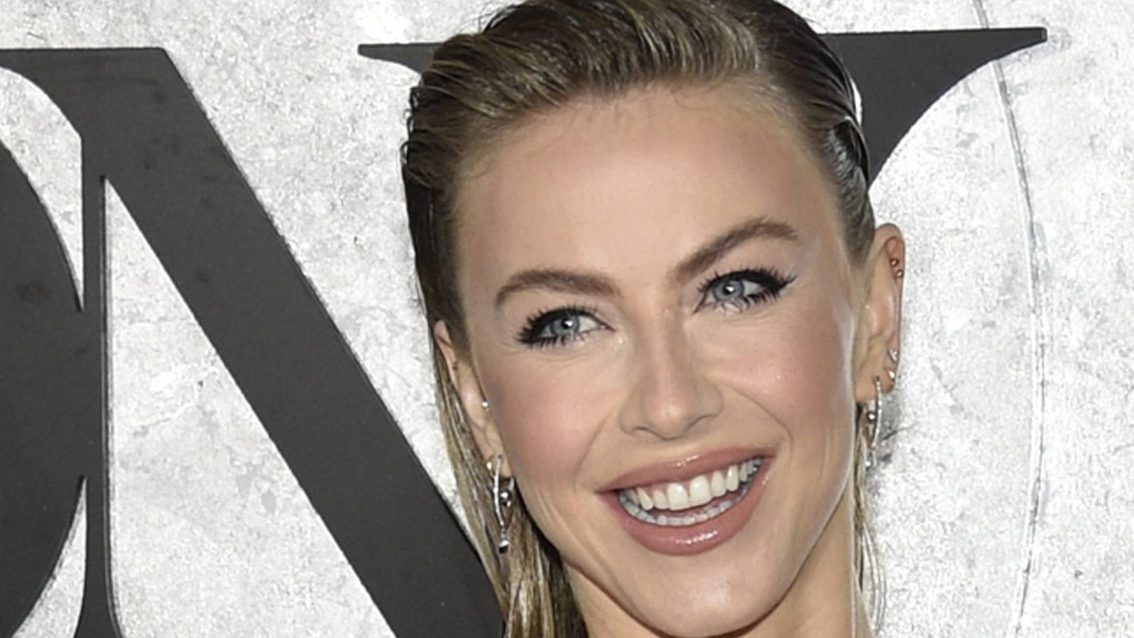 Julianne Hough sans frange