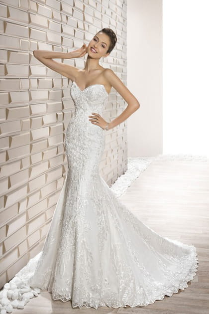 Une robe &eacute;clatante, Demetrios