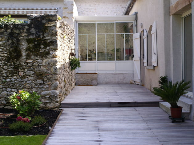 Après : une terrasse en bois grisé