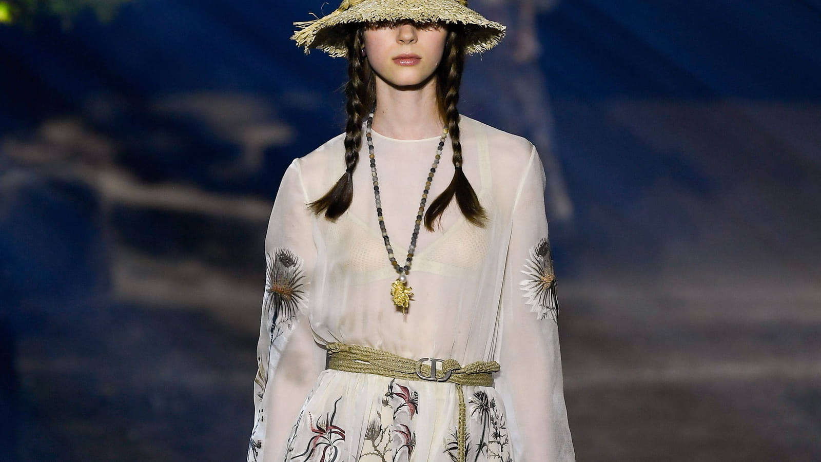 Look 10