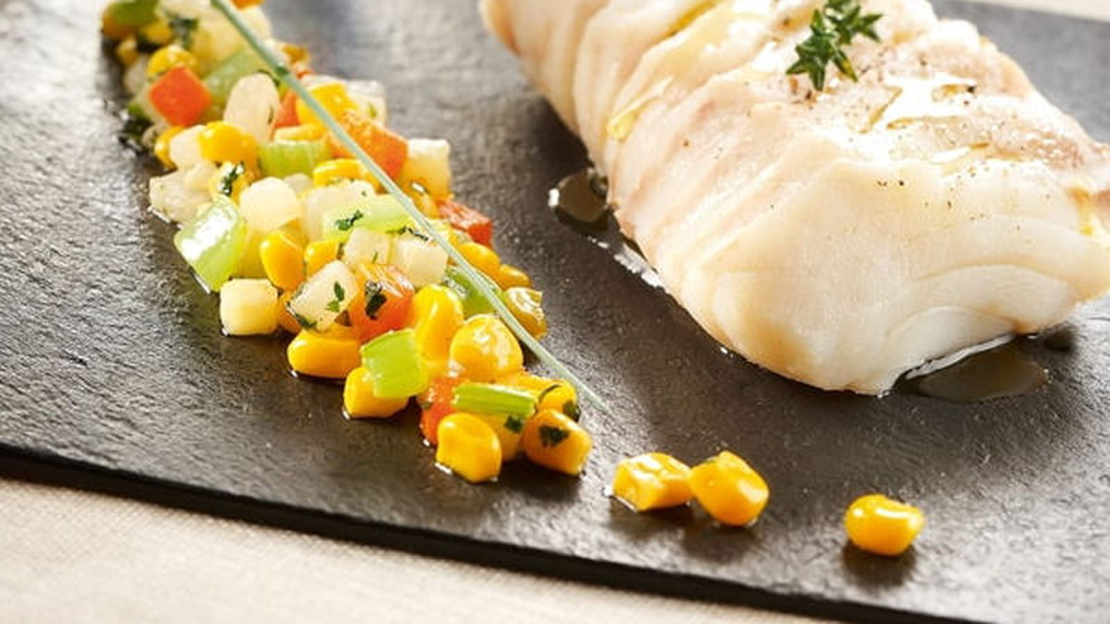 Dos de cabillaud à la vapeur et ratatouille de maïs
