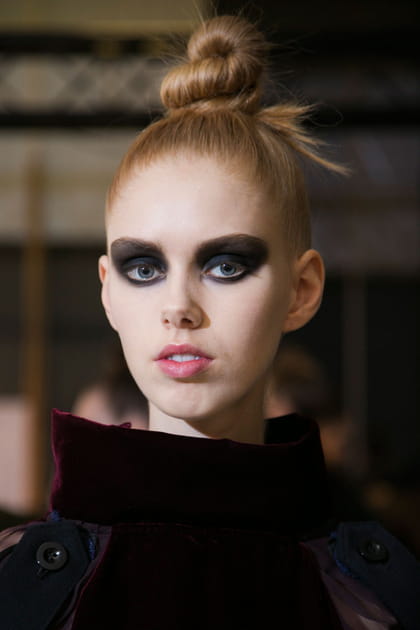 Le chignon haut chez Sacai