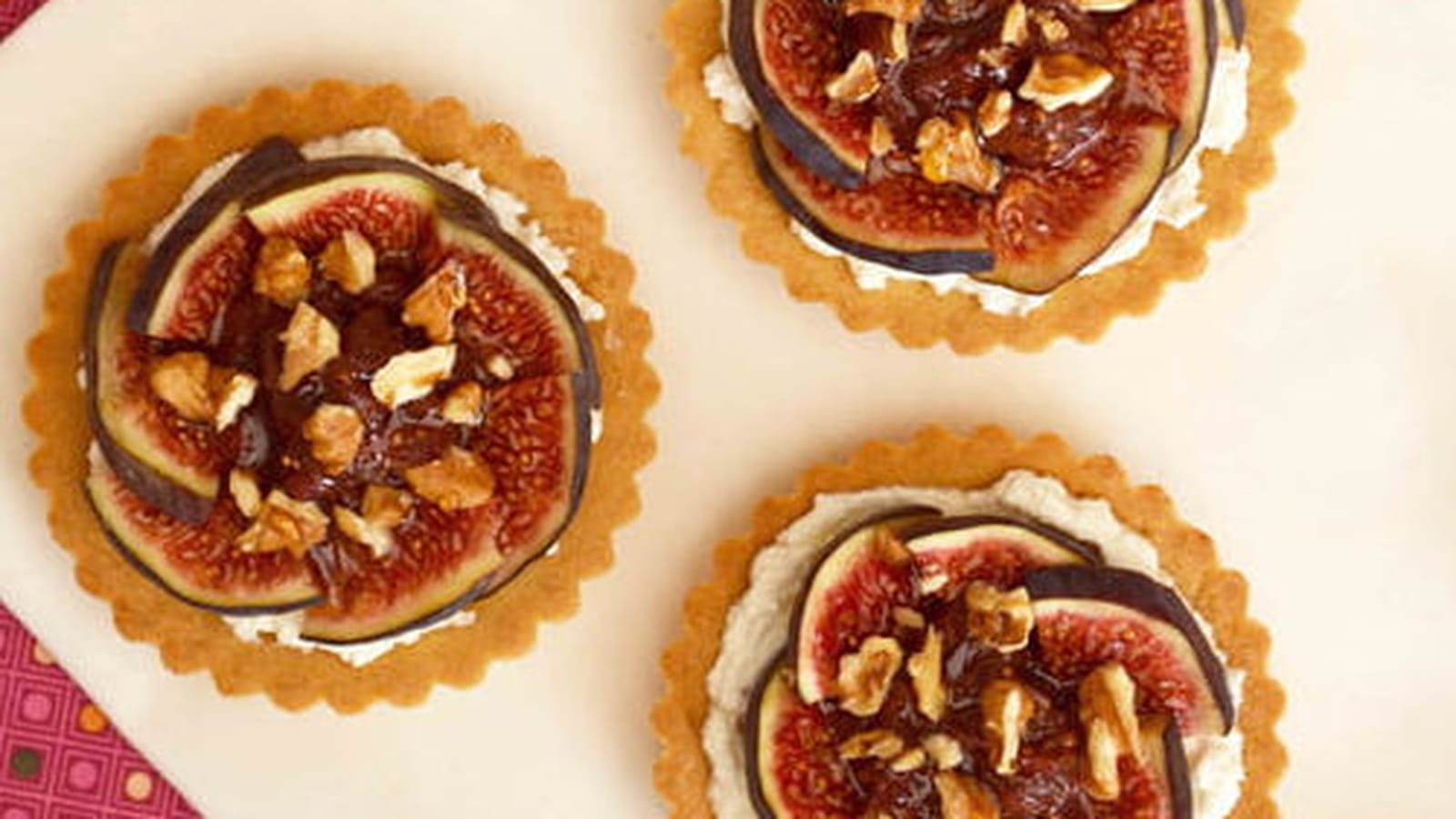 Tartelettes sablées bio aux figues, ricotta, miel et noix