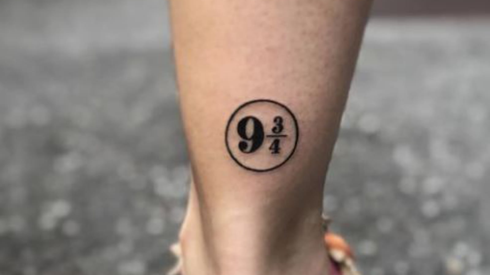 Voie 9 3/4 derrière la jambe