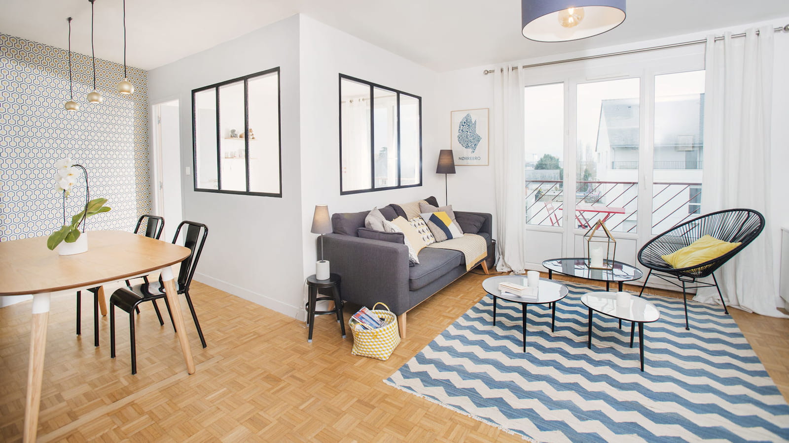 Tables pour occuper l'espace