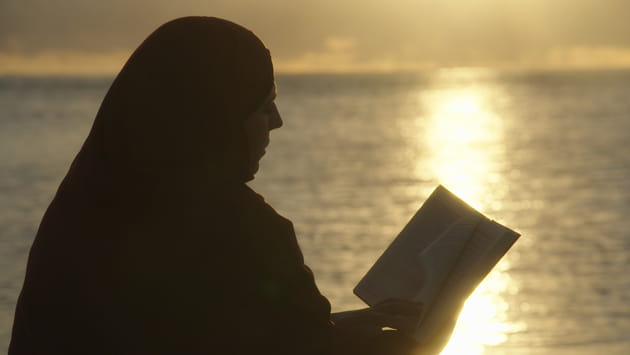 Mélanie Diam's, lecture au coucher de soleil pour Salam