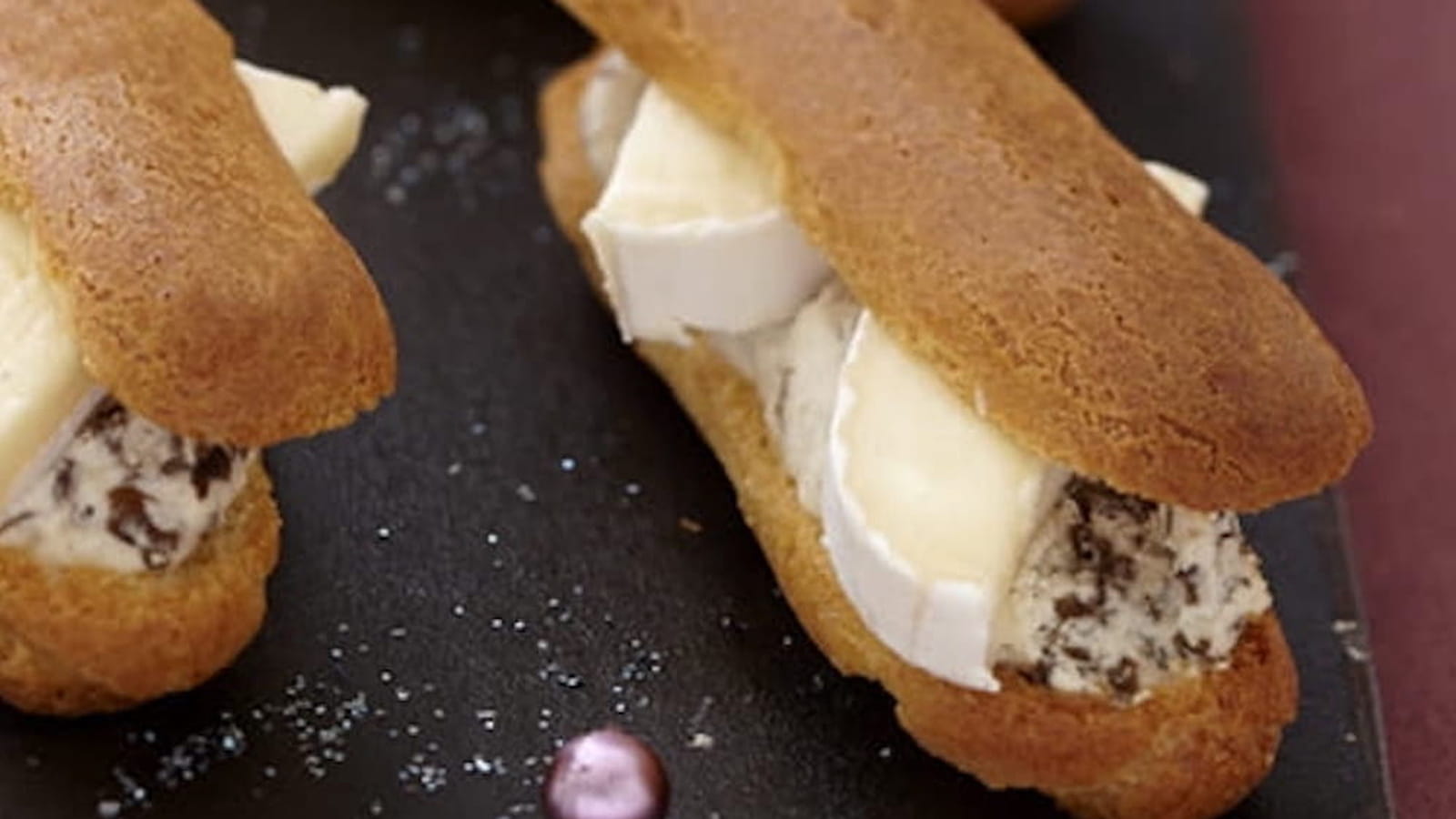 Mini éclair farci à la crème de morille et au Caprice des Dieux