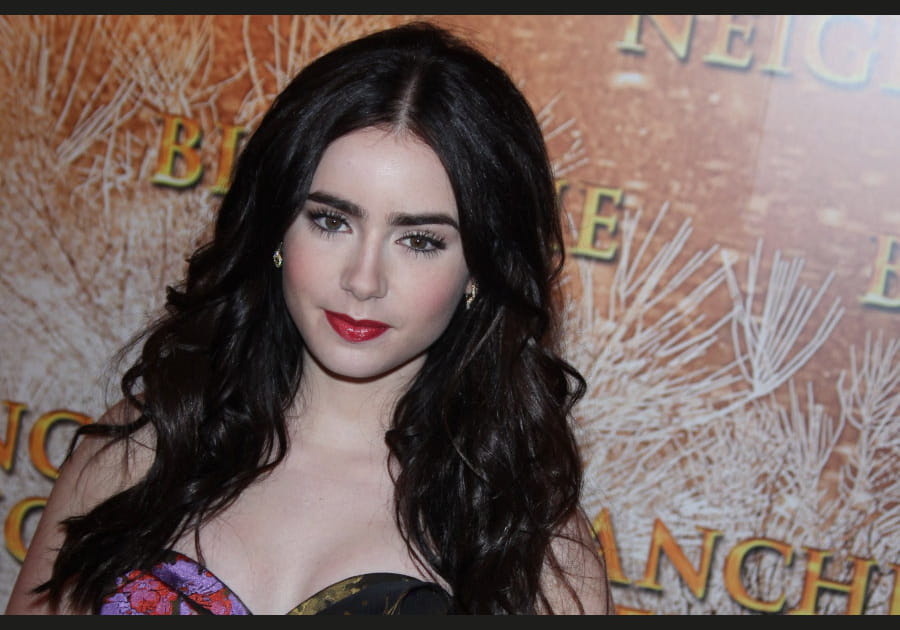 Lily Collins, tendance avec son wavy volumineux