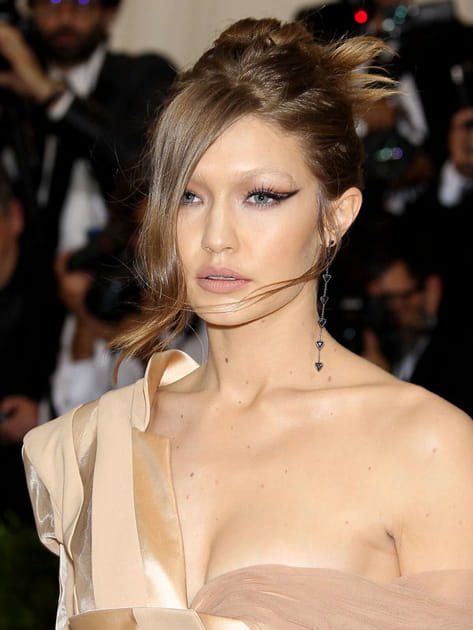 Le cat eye graphique de Gigi Hadid