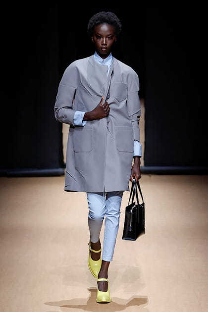 Les silhouettes du défilé Prada printemps-été 2023