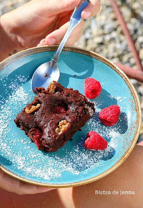 Gâteau très moelleux chocolat noir-framboises
