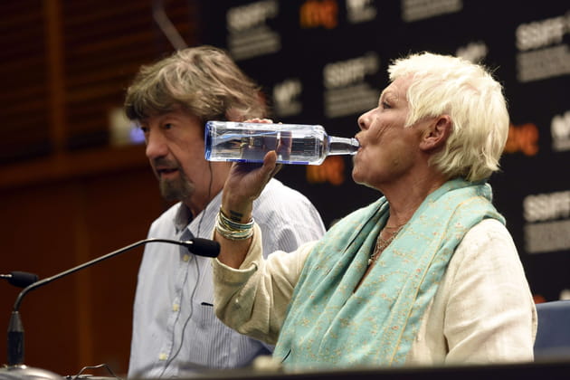 Judi Dench s'hydrate