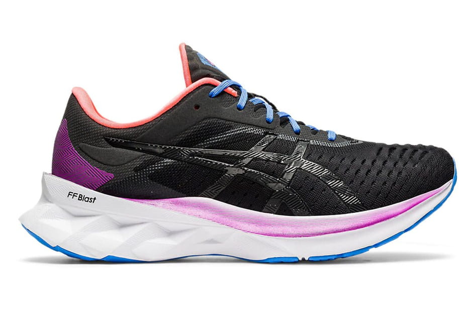 Chaussure Novablast de Asics