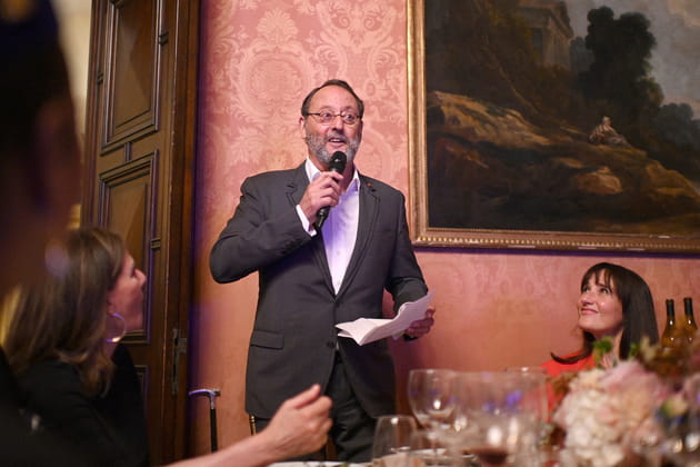 Jean Reno en plein discours au diner du Paris Brain Institute America