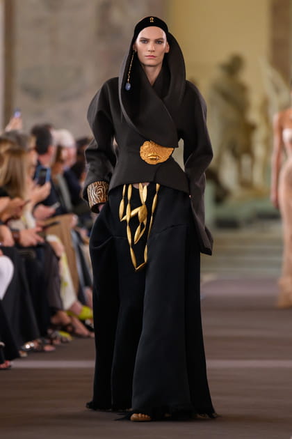 Look 8&nbsp;du d&eacute;fil&eacute; Schiaparelli haute couture automne-hiver 2023-2024