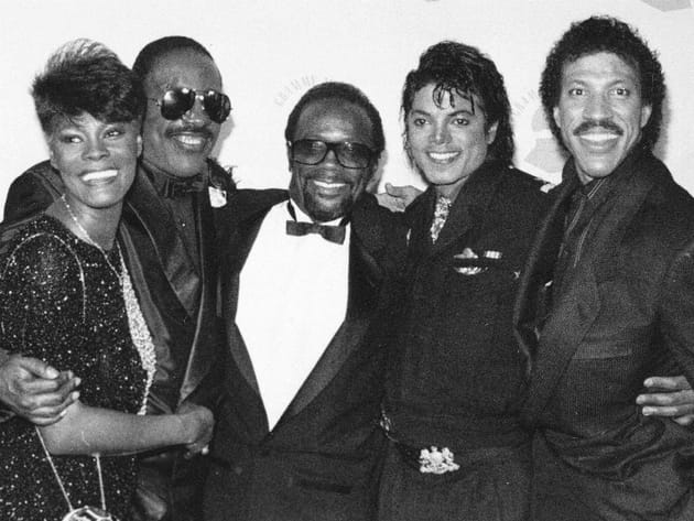 Michael Jackson entouré des plus grands