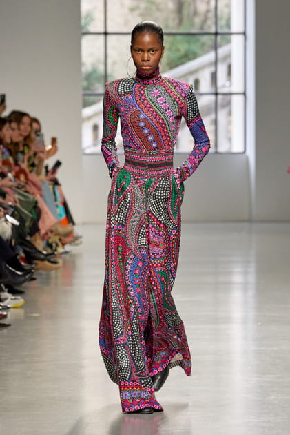 Total look imprim&eacute; aper&ccedil;u sur le d&eacute;fil&eacute; Leonard