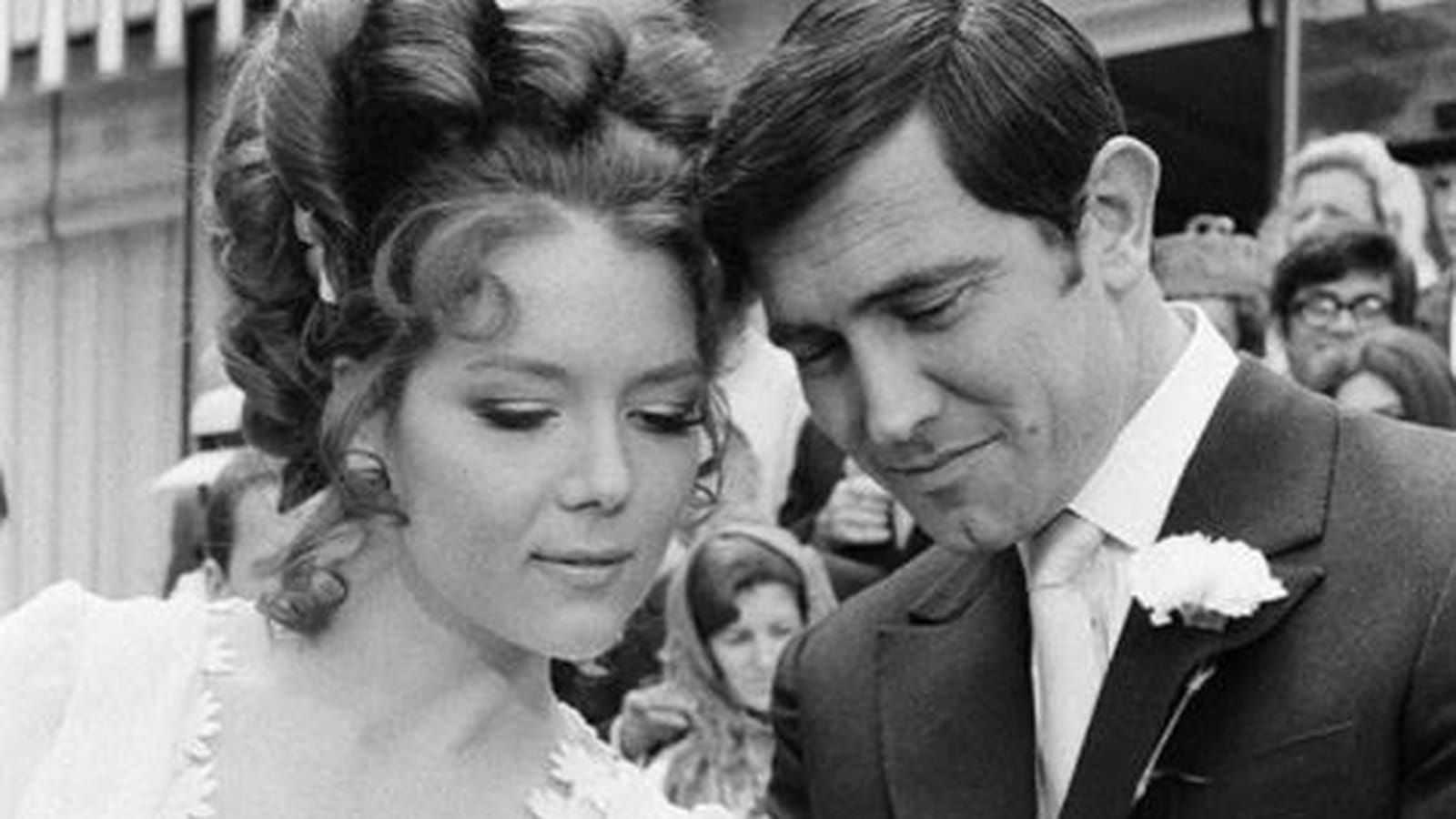 Diana Rigg a la bague au doigt