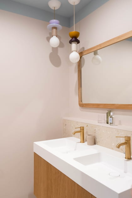 Apr&egrave;s&nbsp;: une salle de bains color&eacute;e et au style ludique