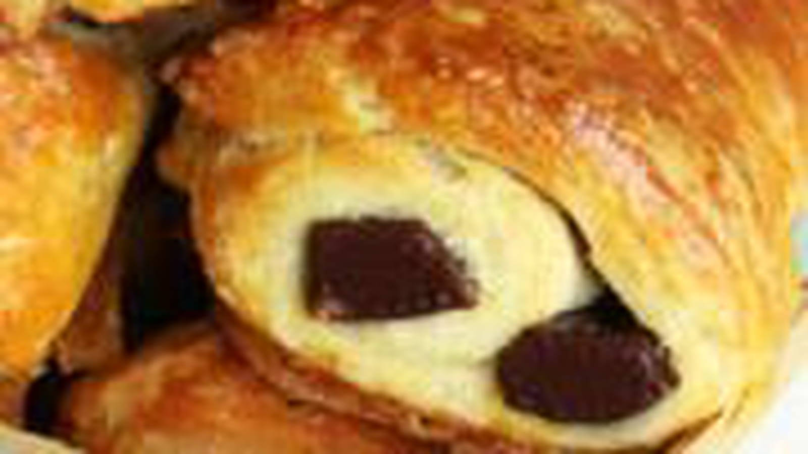 Croissants au beurre et pains au chocolat maison