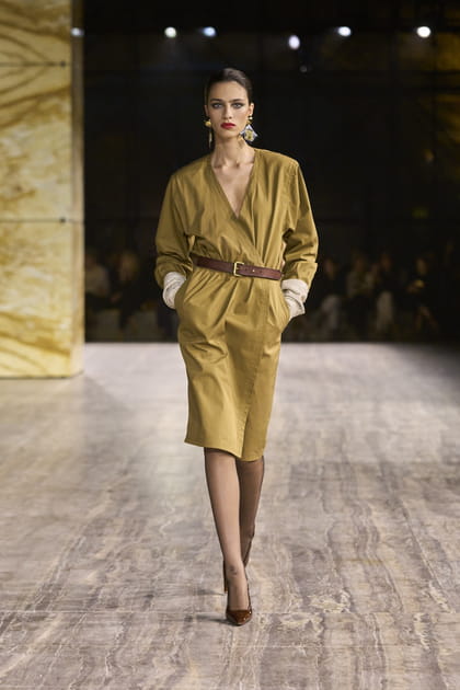 Look 18 du défilé Saint Laurent printemps-été 2024